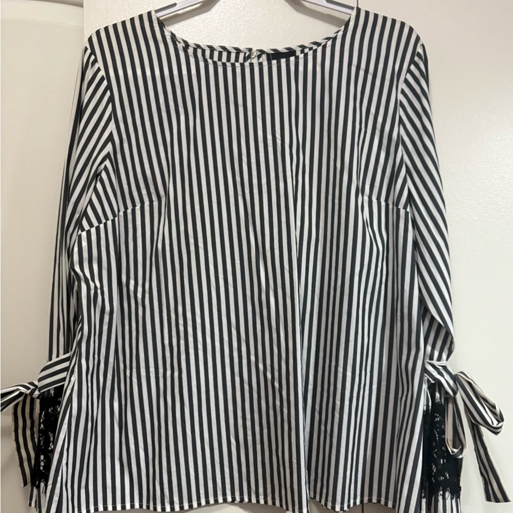 Worthington White and Gray Boxy Tie Front Blouse - Picture 2 of 8